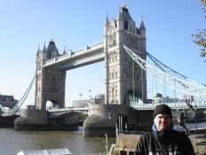 André Odeblom in front of the Tower Bridge